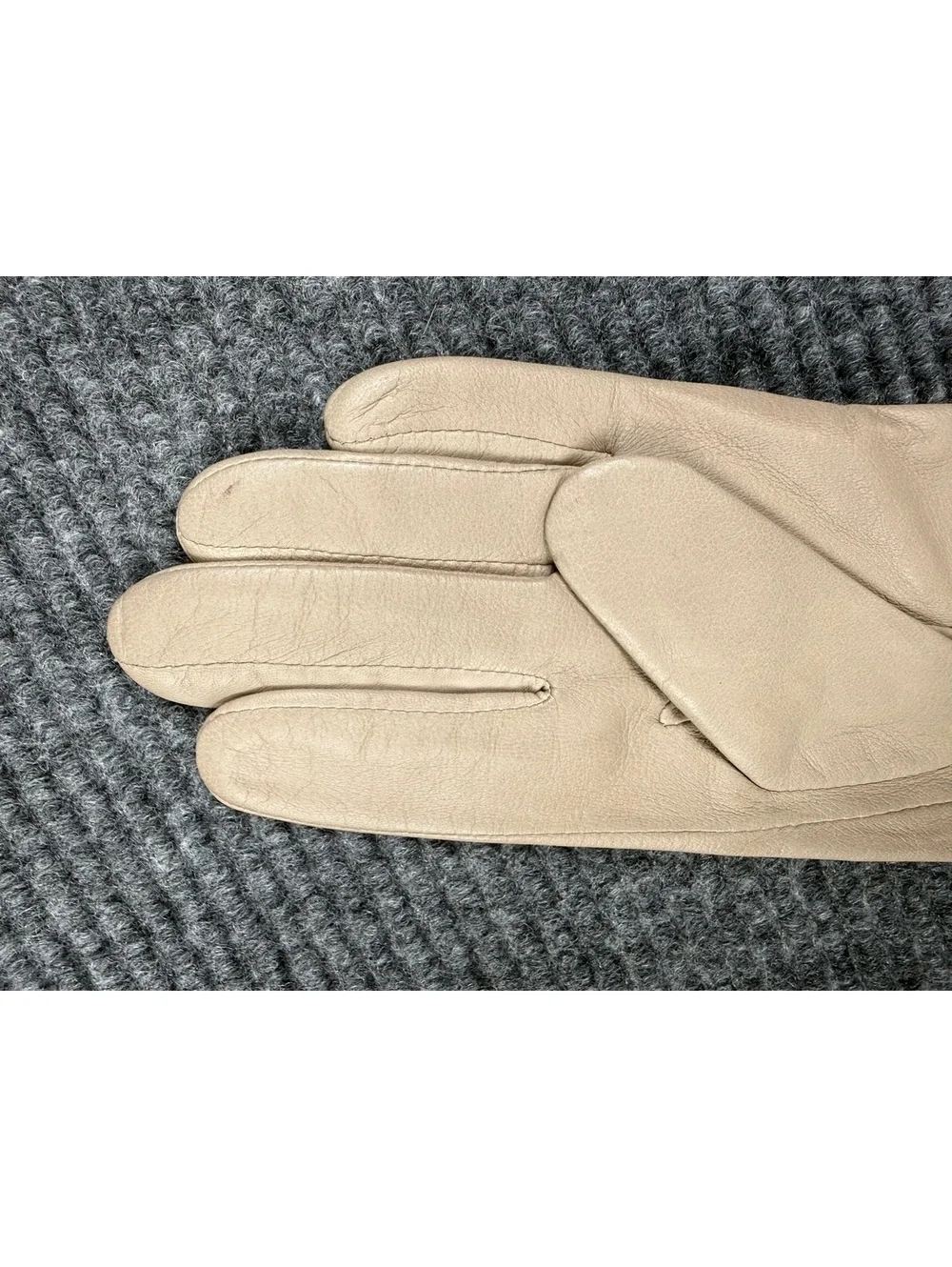 Lauren Ralph Lauren Women’s Leather Gloves Size M Beige Gold Button NWT